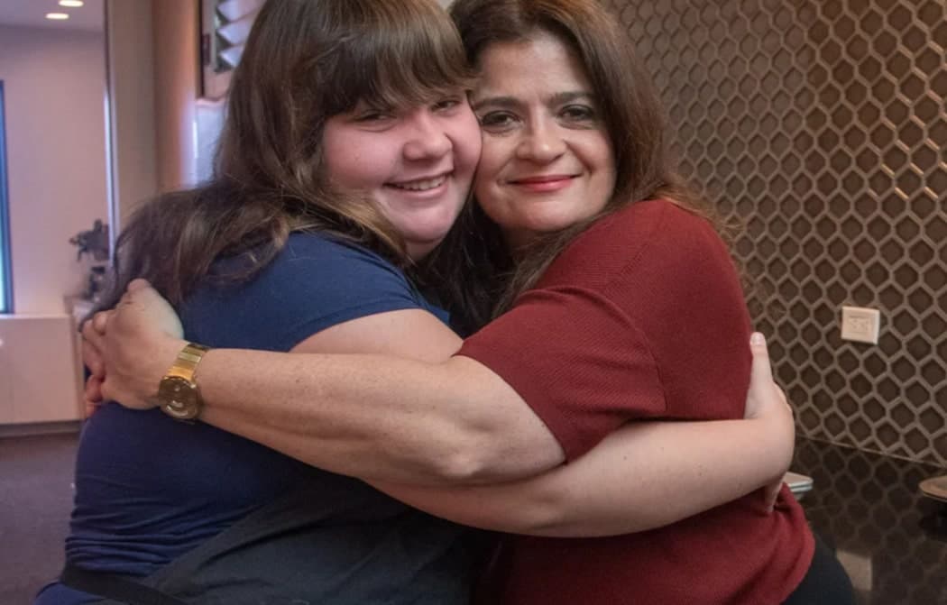 Image of Alex Guarnaschelli and her daughter, Ava Clark